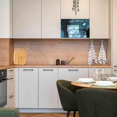 Large Family For 6 - Ac & Garage Apartman